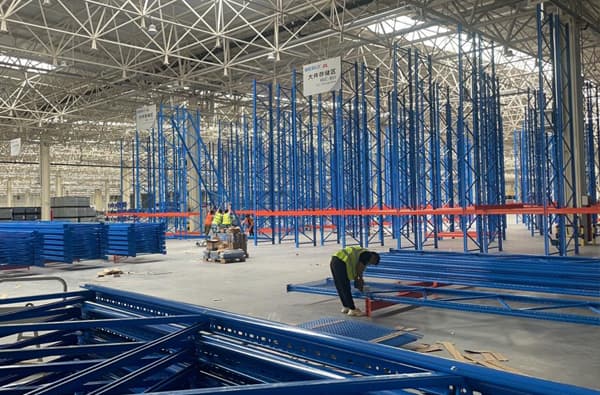 吉利汽車廠倉(cāng)庫建設(shè)